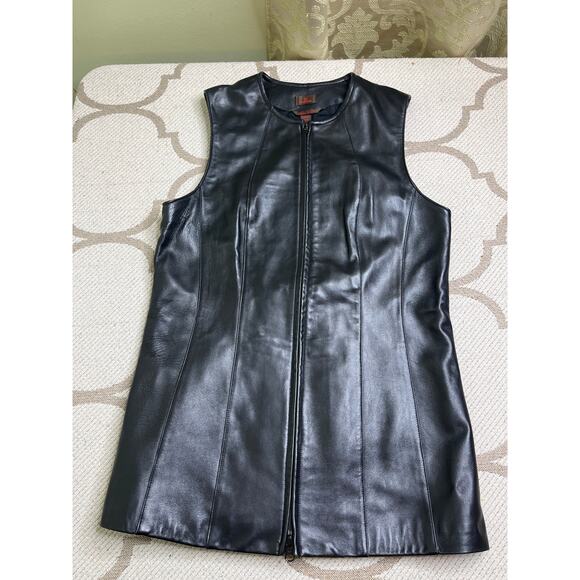 Vintage Danier Italian Soft Leather zip up vest, size medium, made in Canada - Picture 2 of 13